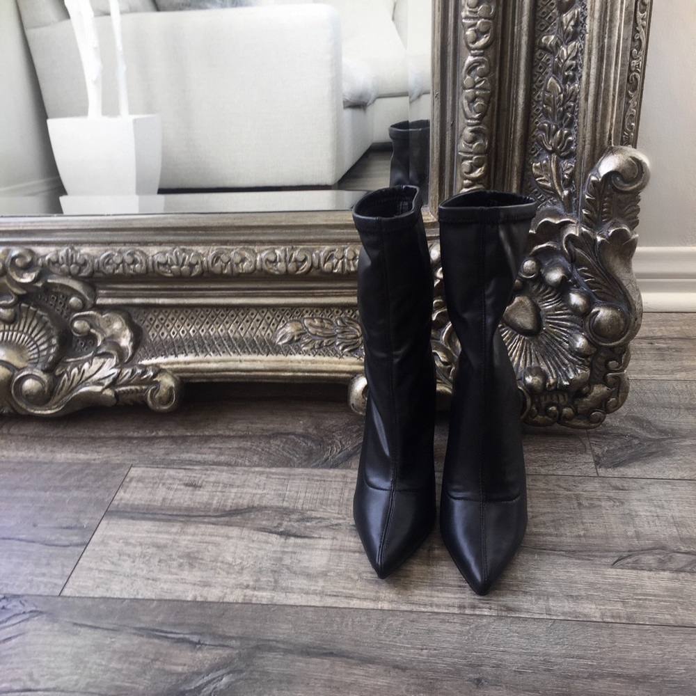 🆕SECRET Black PU Sock Bootie-reposting and never warn.